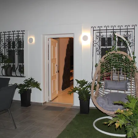 The Rock Luxury Homes Holiday home
